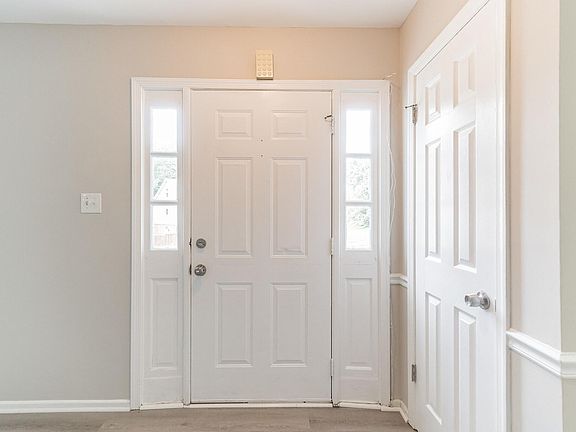 3rd image of 4297 Country Squire Ln