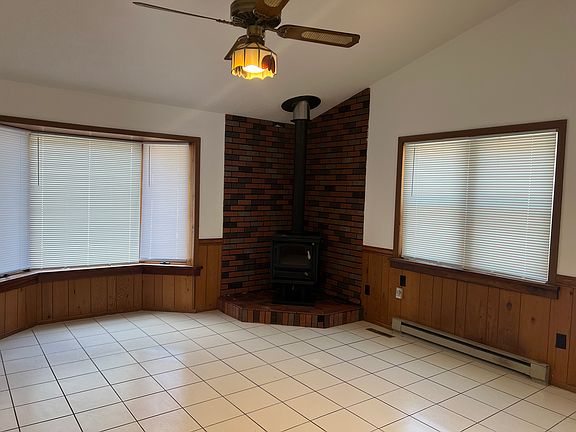 3rd image of 632 Bellevue St