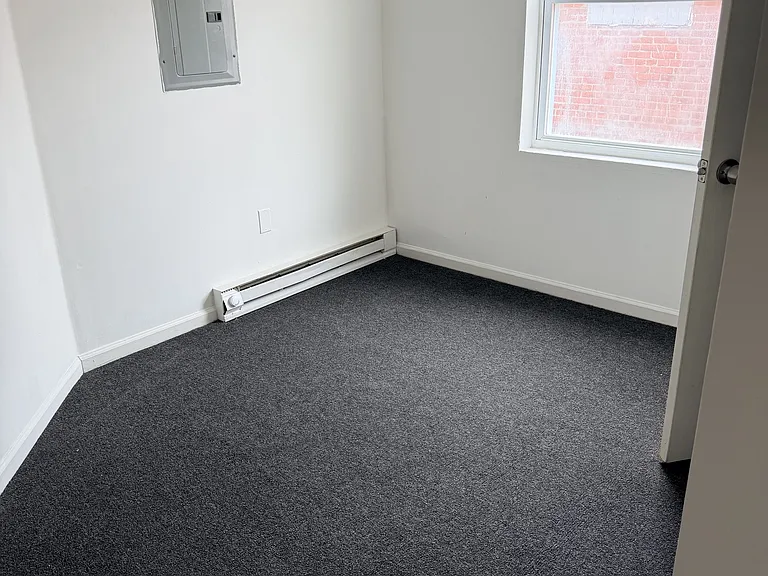 407 W 8th St #4 — Photo 4