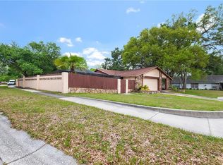 635 Forest Hills Dr, Brandon, FL 33510