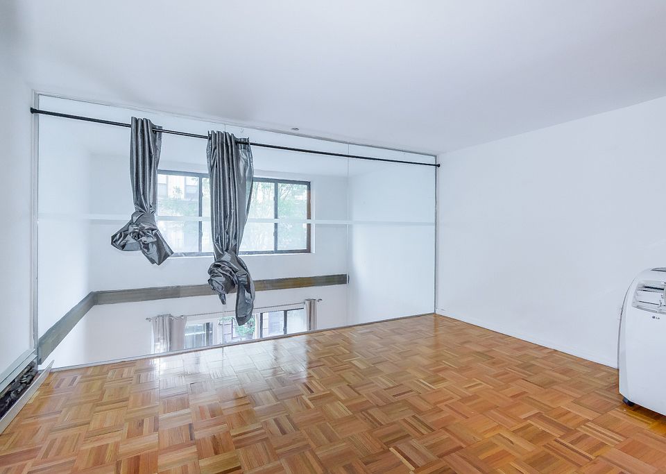 1st image of 212 E 10th St #3AX