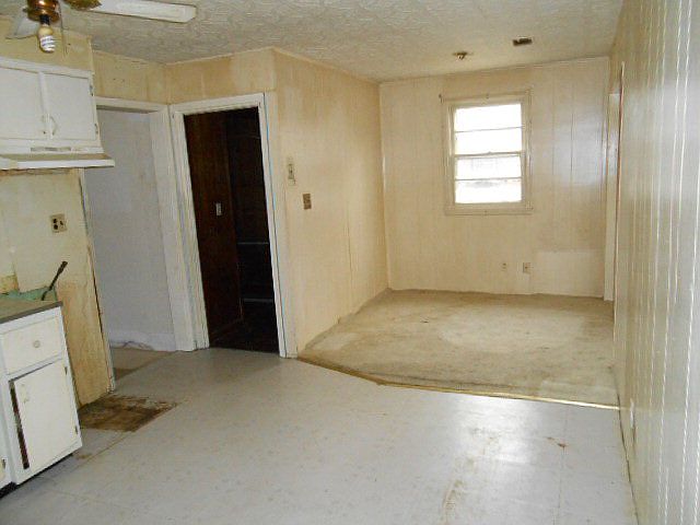 2nd image of 554 Duncan Rd