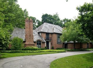 121 Vendome Rd, Grosse Pointe Farms, MI 48236