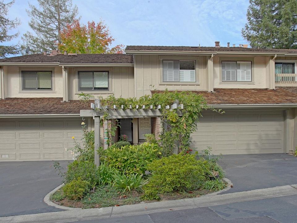 1st image of 572 Sand Hill Cir