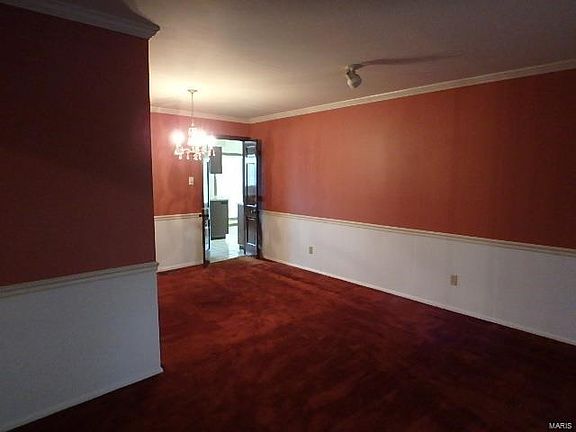 3rd image of 105 Seville Ct
