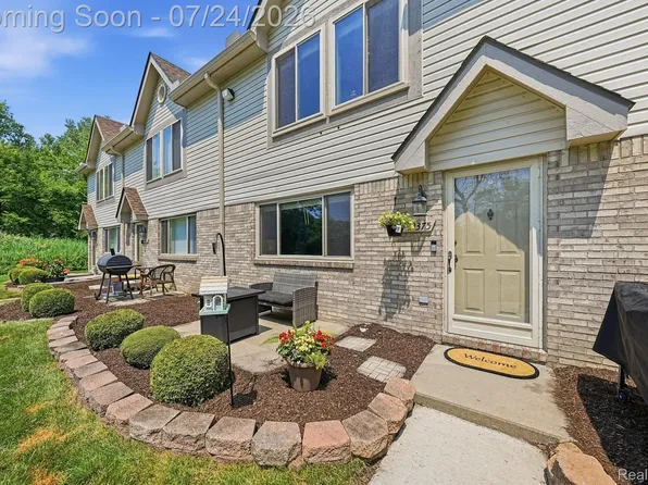 29375 Maurice Ct, Chesterfield, MI 48047