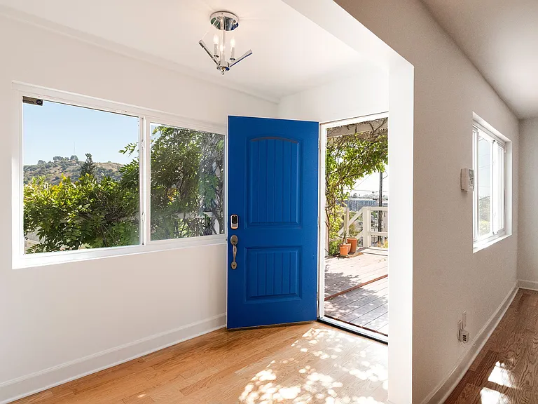 339 Isabel St — Photo 4