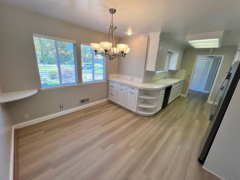 20607 Russell Ln — Photo 2