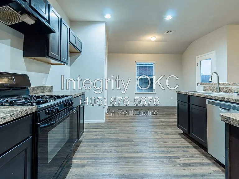 13233 Bridgewater Dr — Photo 15