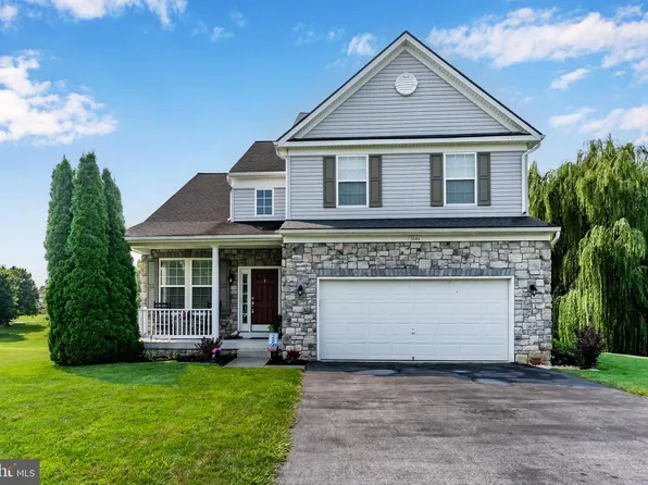 1046 Alandale Dr, Chambersburg, PA 17202