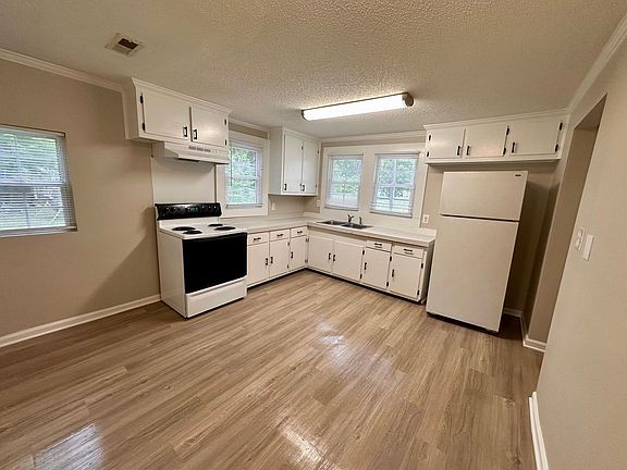 3rd image of 1178 Central Dr NW