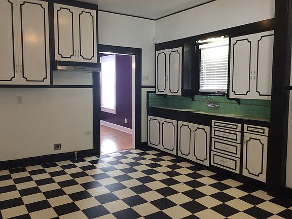 3rd image of 521 W Gramercy Pl
