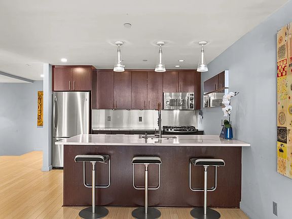 5th image of 350 W 53rd St #Townhouse
