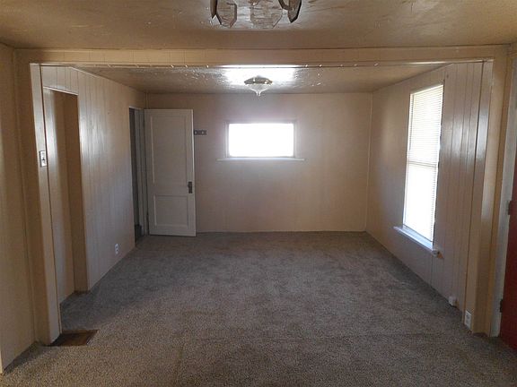 3rd image of 815 S 26th St