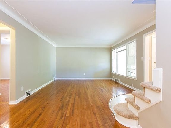 4th image of 23992 Glenhill Dr