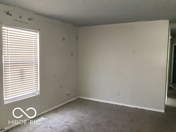 5th image of 2823 N Gladstone Ave