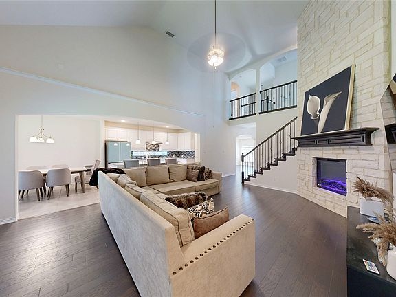 5th image of 104 Balsam Dr