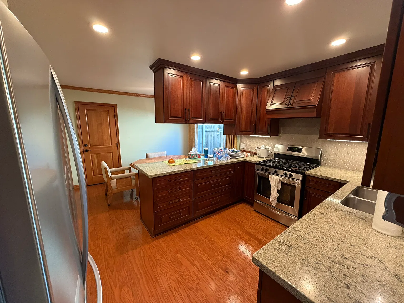 4 bed, 1687 sqft, $4,995 — Photo 3