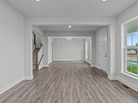5th image of 281 Moorefield St