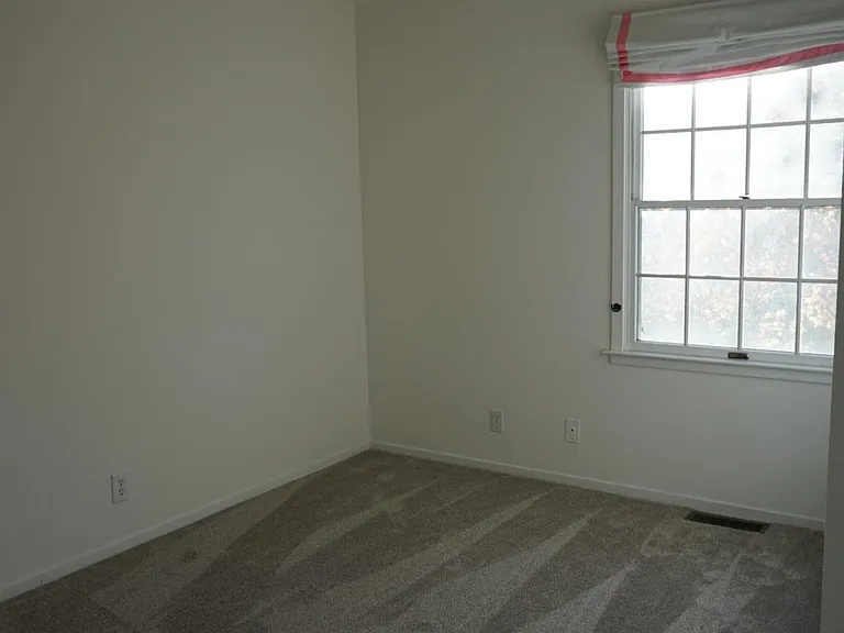 100 Shady Ln — Photo 9