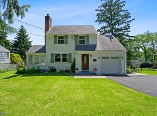 26 Sylvan Dr, Morris Plains, NJ 07950