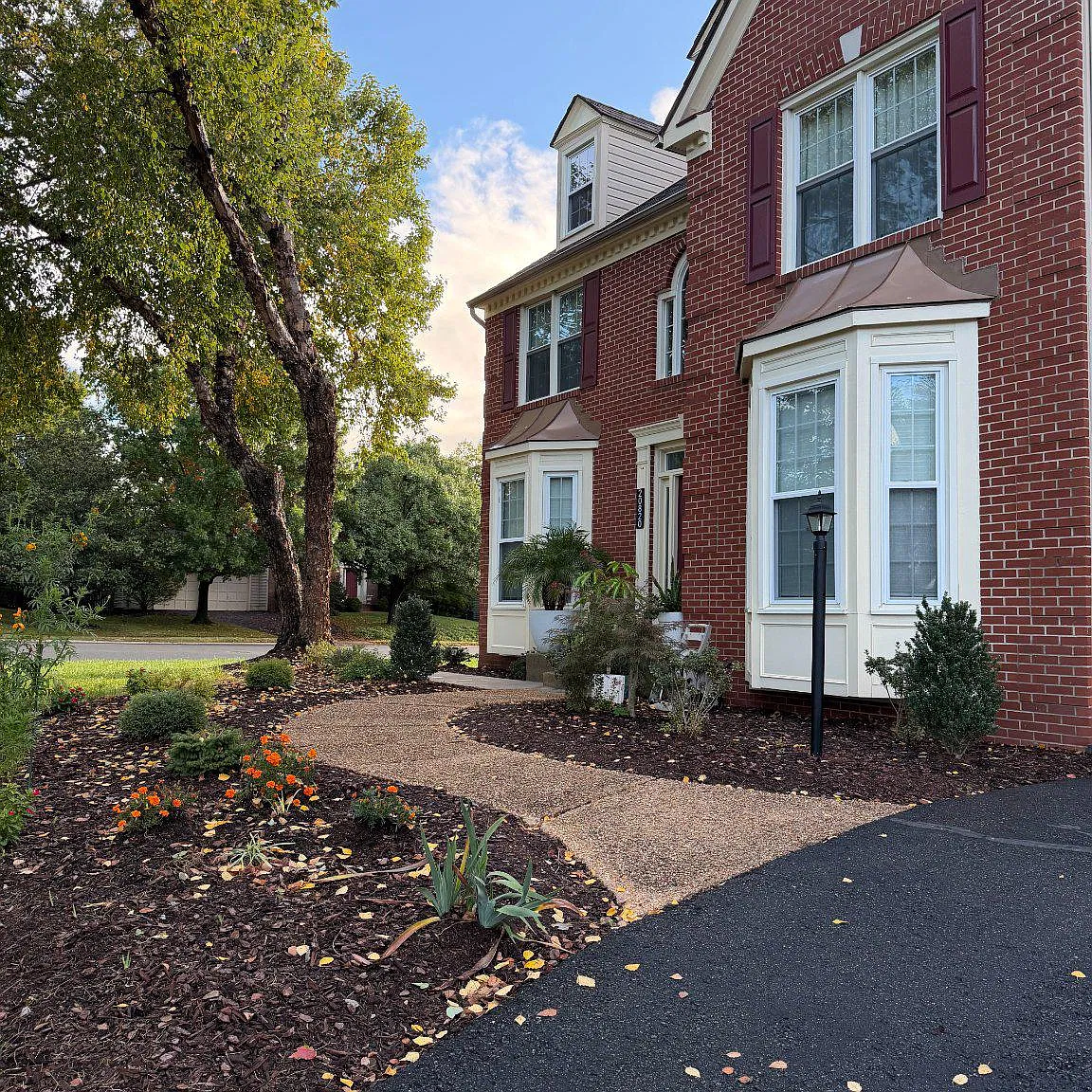 2 bed, 1.0 bath, 1375 sqft, $2,000 — Photo 1