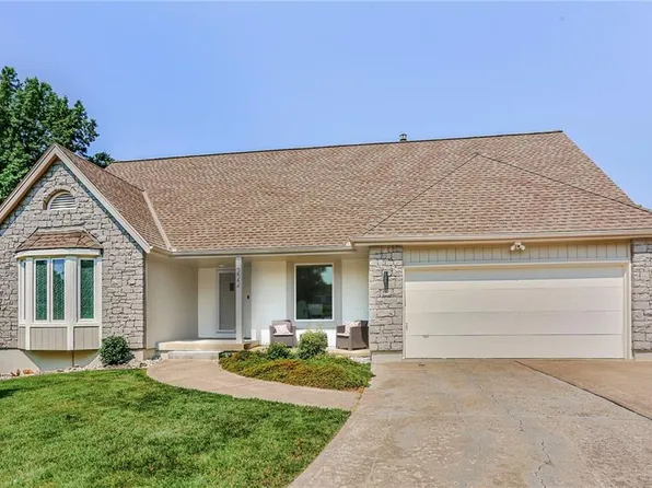 222 Chippewa Ln, Lake Winnebago, MO 64034