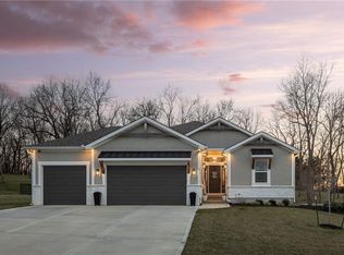 517 Southshore Dr, Greenwood, MO 64034