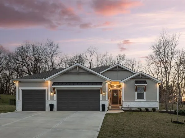 517 Southshore Dr, Greenwood, MO 64034
