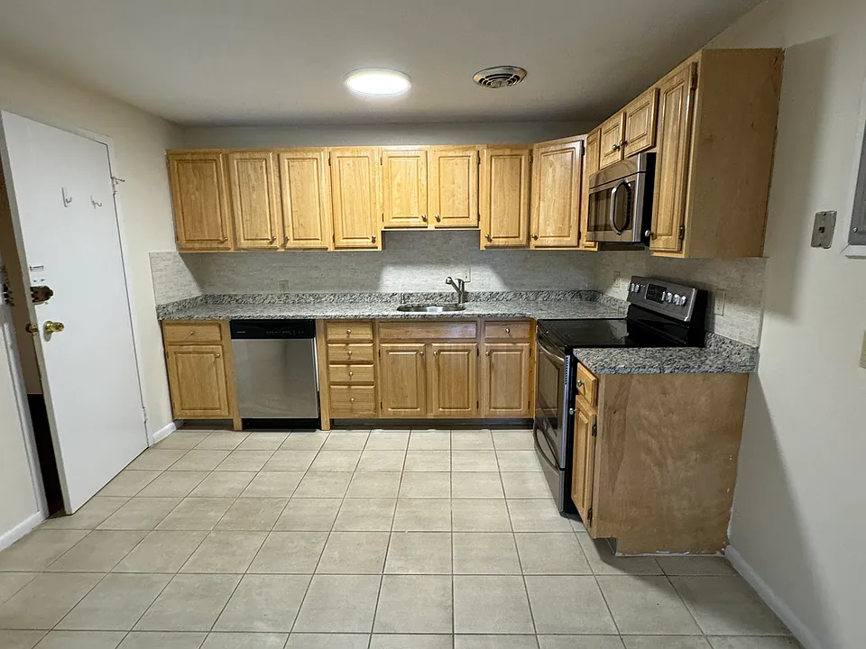 232 Babcock St
