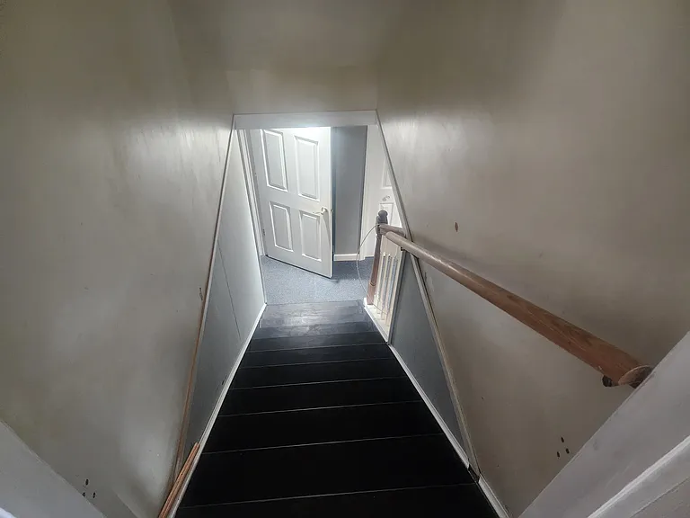 To the laundry room on the left and on the right basemant room