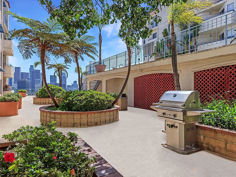 Skyline Terrace — Photo 2