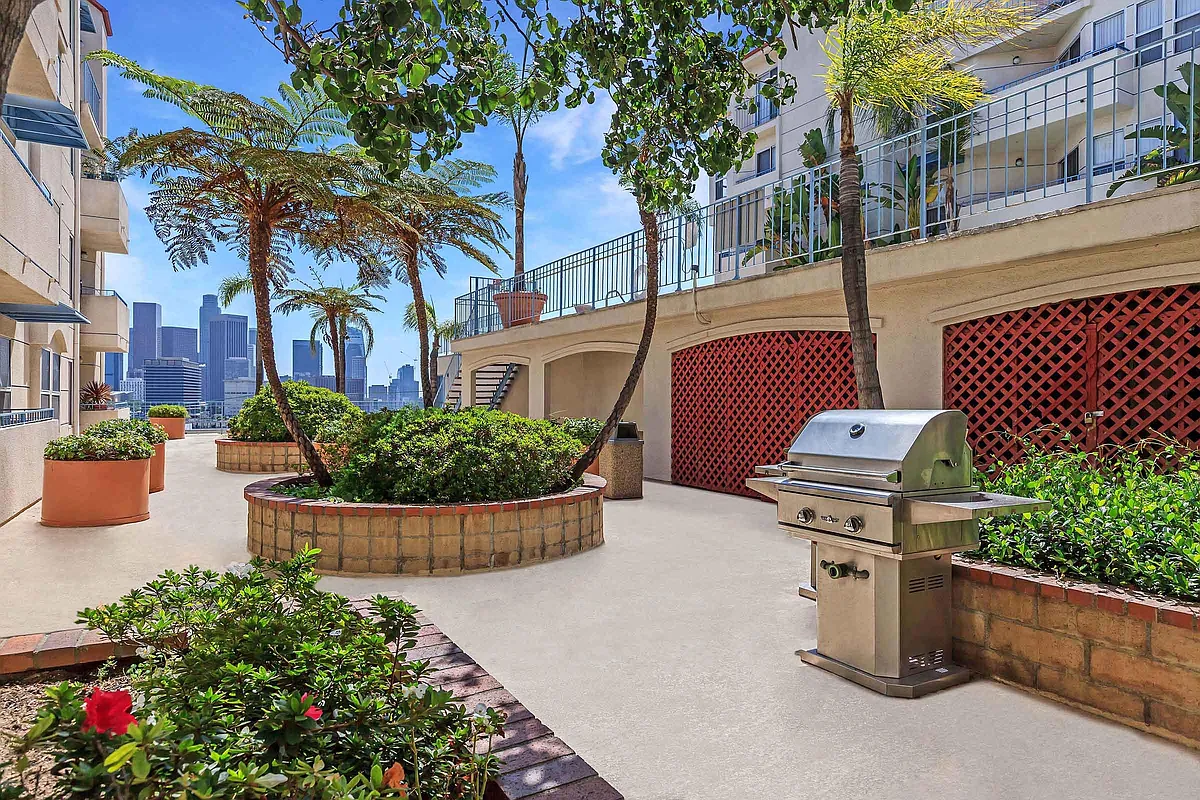 Building Photo - Skyline Terrace