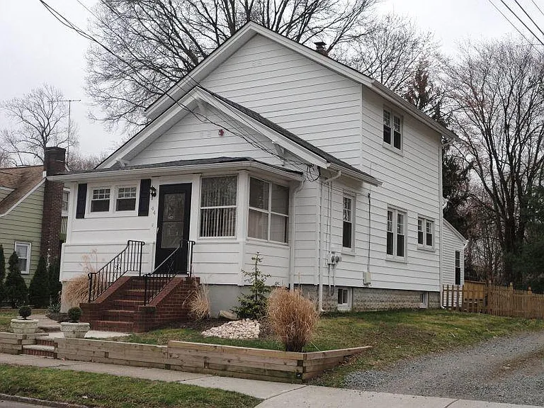 44 Evergreen Ave — Photo 1