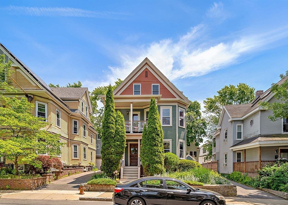 1st image of 25 Banks St #2
