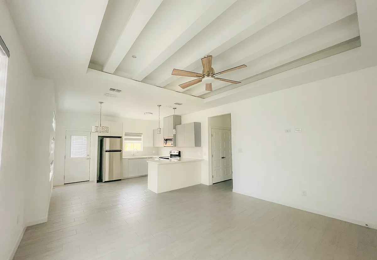 Building Photo - 1623 Summit Dr #3