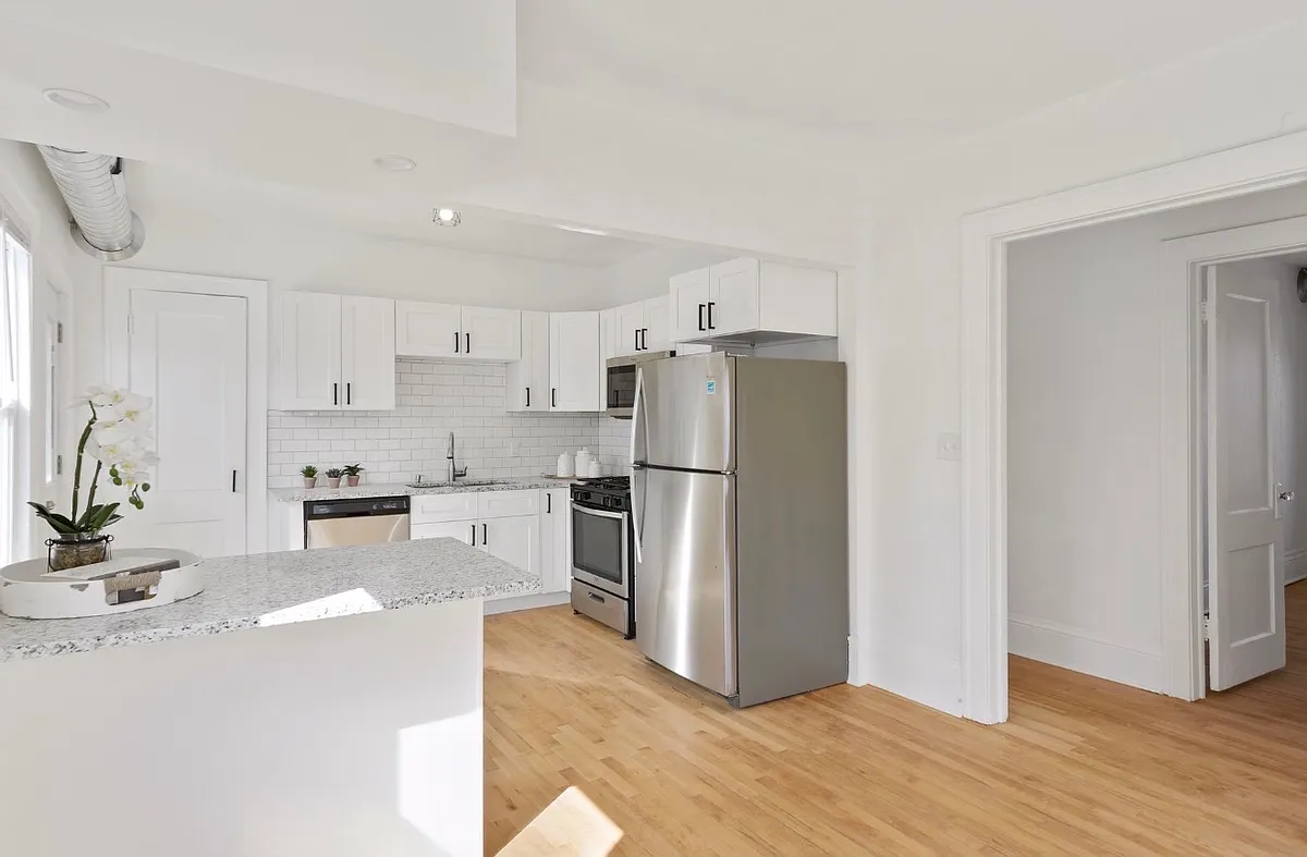 Building Photo - 2550 Jefferson St NE #3