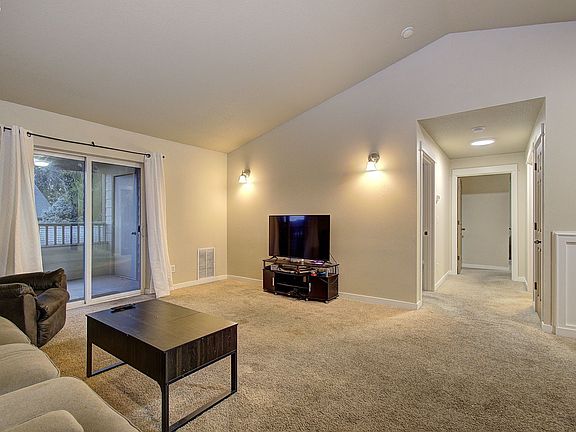 4th image of 14019 NE 20th Ave #D34