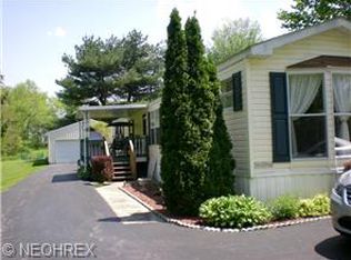 3702 Woodville Rd, Leetonia, OH 44431