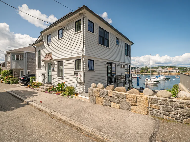 25 Atlantic Ave — Photo 1