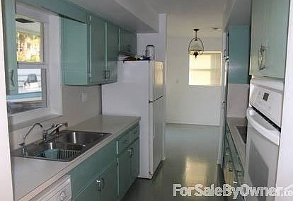 4th image of 505 N Highland Dr