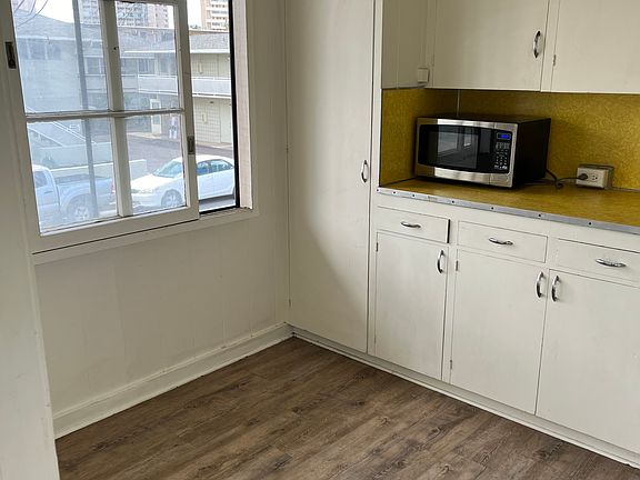 Nice dining area in kitchen if preferred