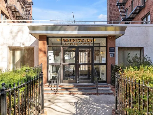 141-05 Pershing Crescent #207, Briarwood, NY 11435