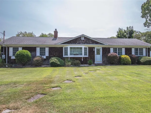 71 Union Avenue, Center Moriches, NY 11934