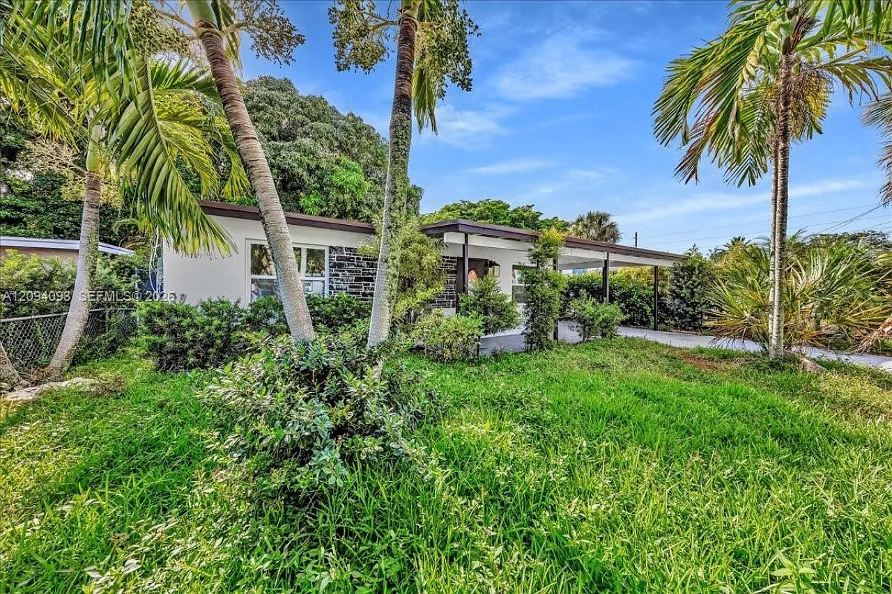 3 bed, 2.0 bath, 1262 sqft, $3,200 — Photo 4