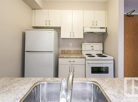 4th image of 10514 92nd St NW