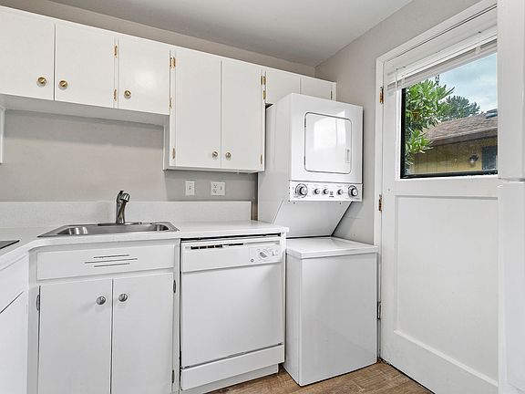 5th image of 6970 SW King Blvd APT 17