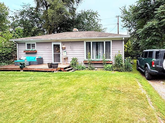 2nd image of 870 Farnsworth Rd