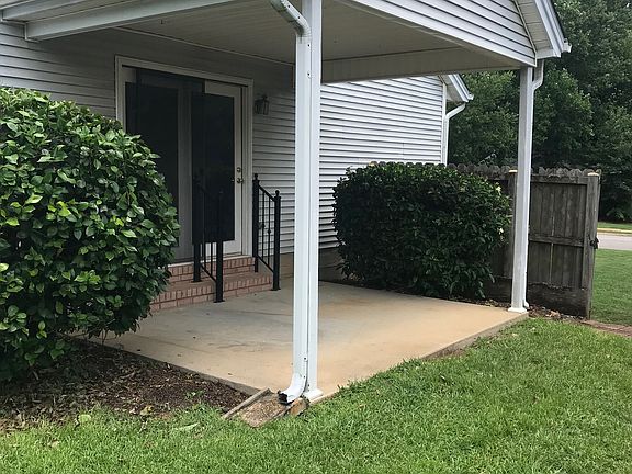 3rd image of 1028 Mockingbird Ln