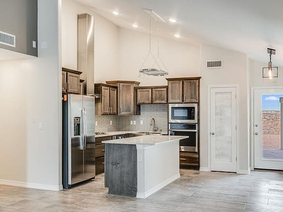 2nd image of 412 Villa Bonita Dr